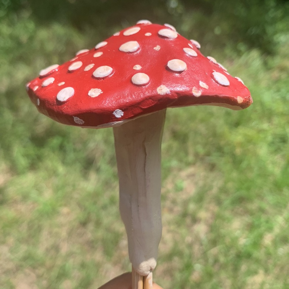 [1] MUSHROOM 🍄 Garden Stake w/ SPOTS! 🙌🏽❤️🌈